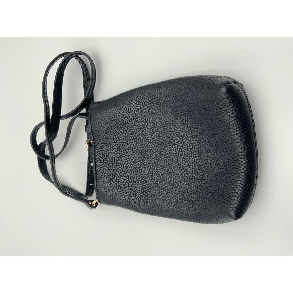 Quince Women's Italian Pebbled Leather Phone Crossbody (navy)